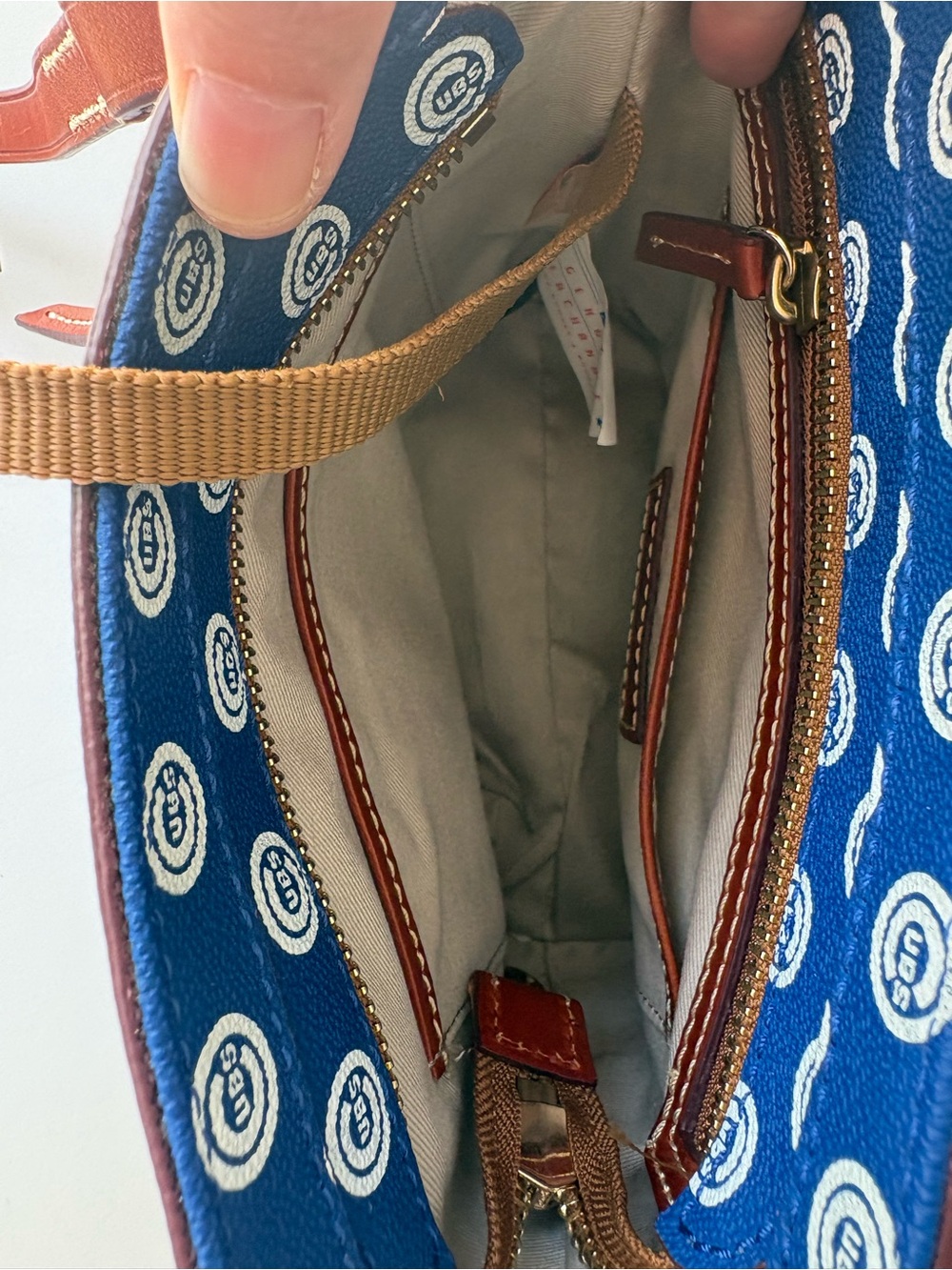 Sold! Dooney & Bourke Chicago Cubs Crossbody Bag - Picture 8 of 14